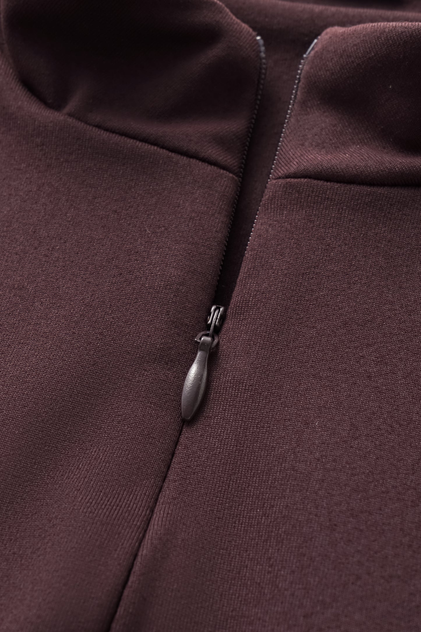 CRISS-CROSS ZIP CROP TOP