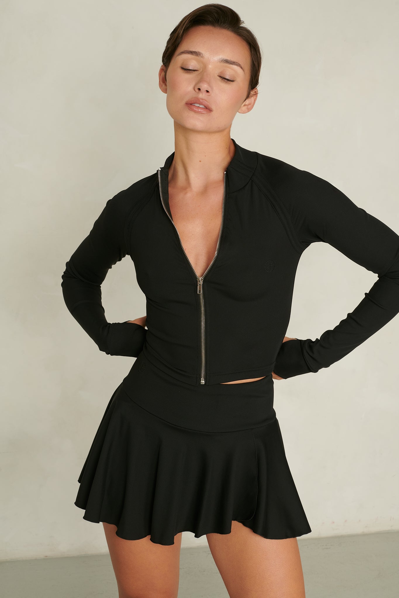 BLACK ZIP FRONT ACTIVE TOP