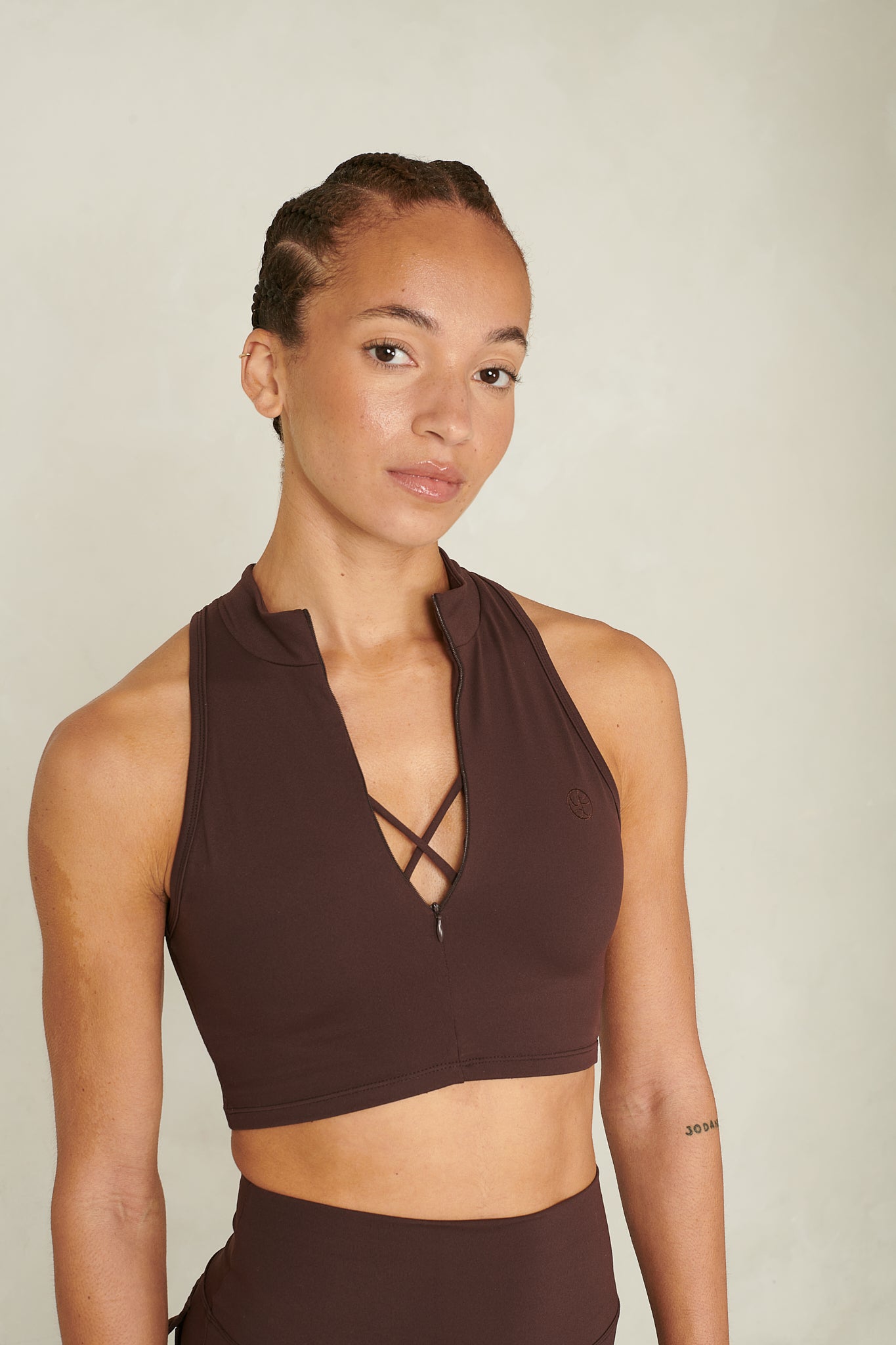 CRISS-CROSS ZIP CROP TOP